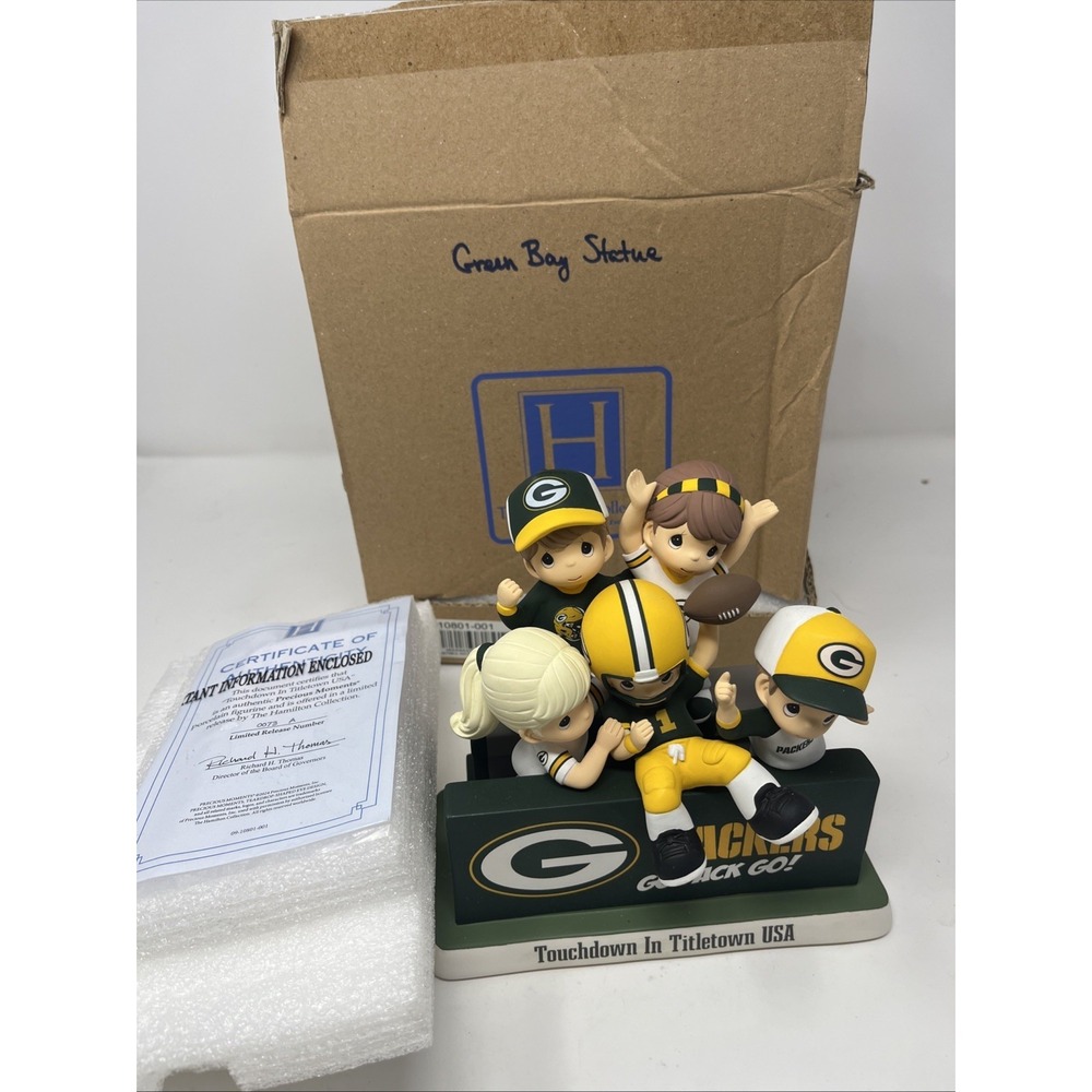 Precious Moments Green Bay Packers Figurine Touchdown In Titletown USA